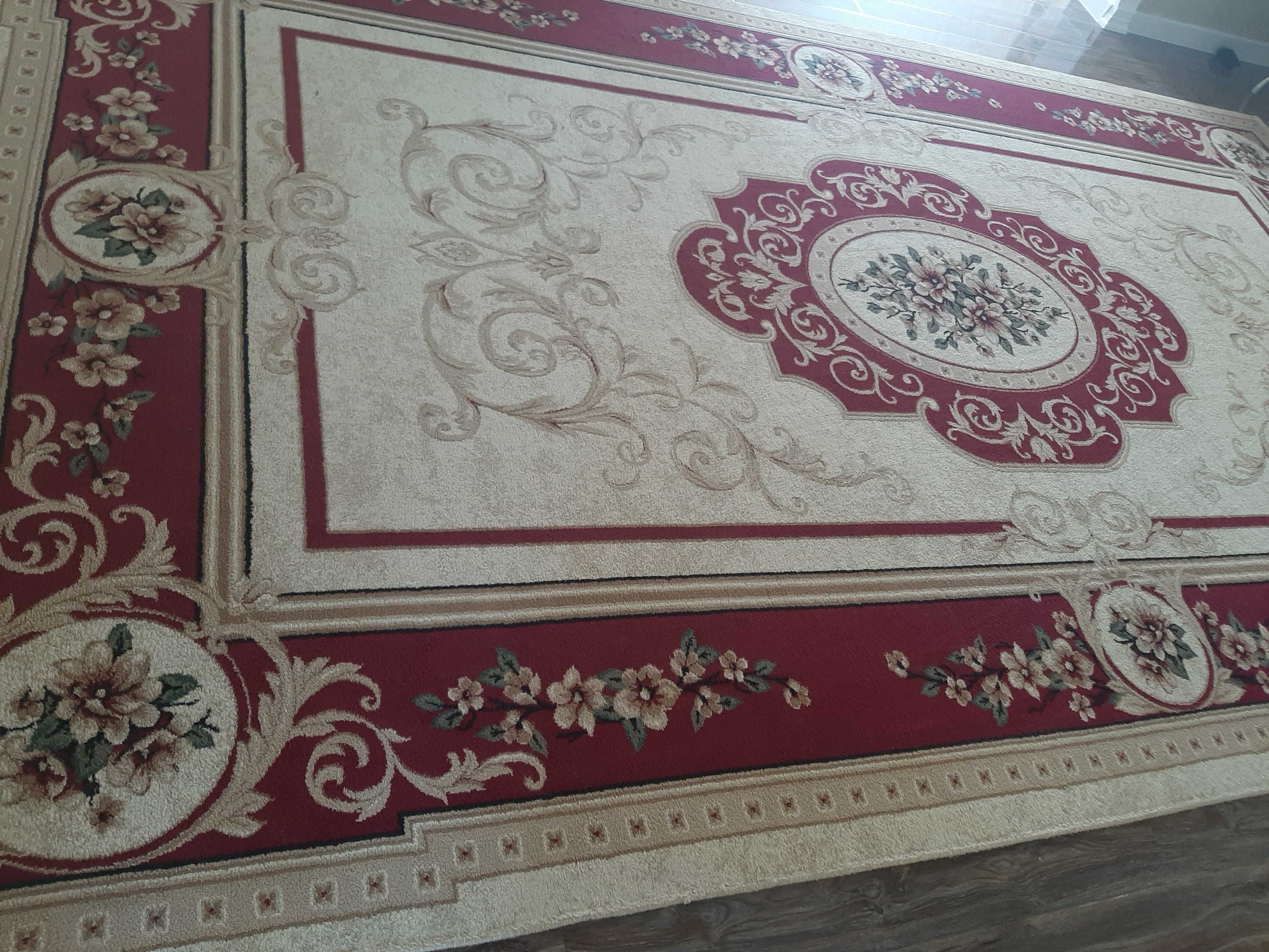 Ковер в хорошем состоянии