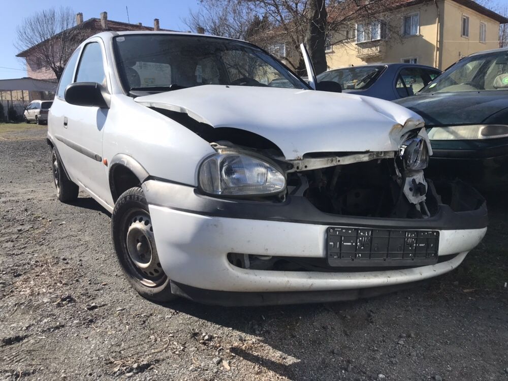 Opel corsa 1.0 1.2v На Части