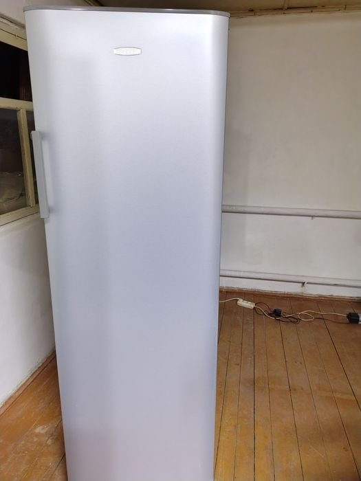 Продам морозильную камеру