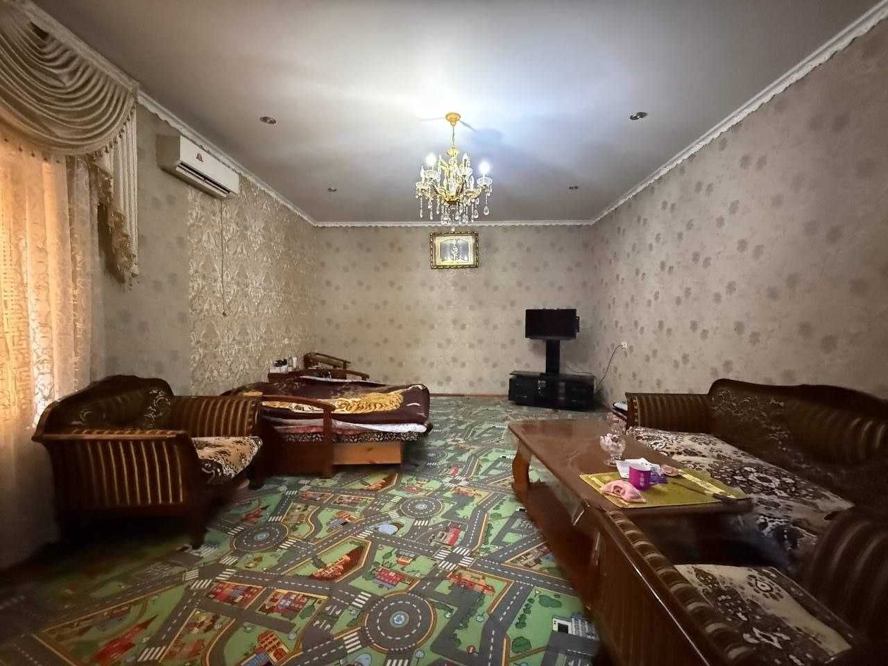 2 sotixli tayyor hovli ko‘plab jihozlari bilan birga sotiladi.