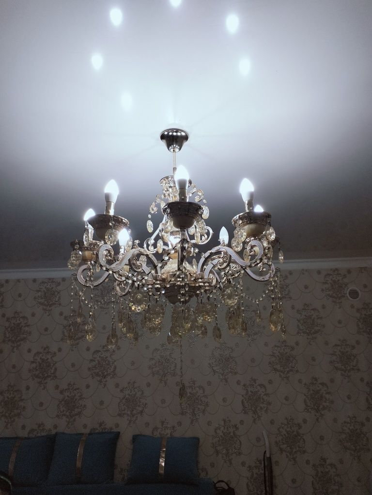 Продам люстру в хорошем качестве