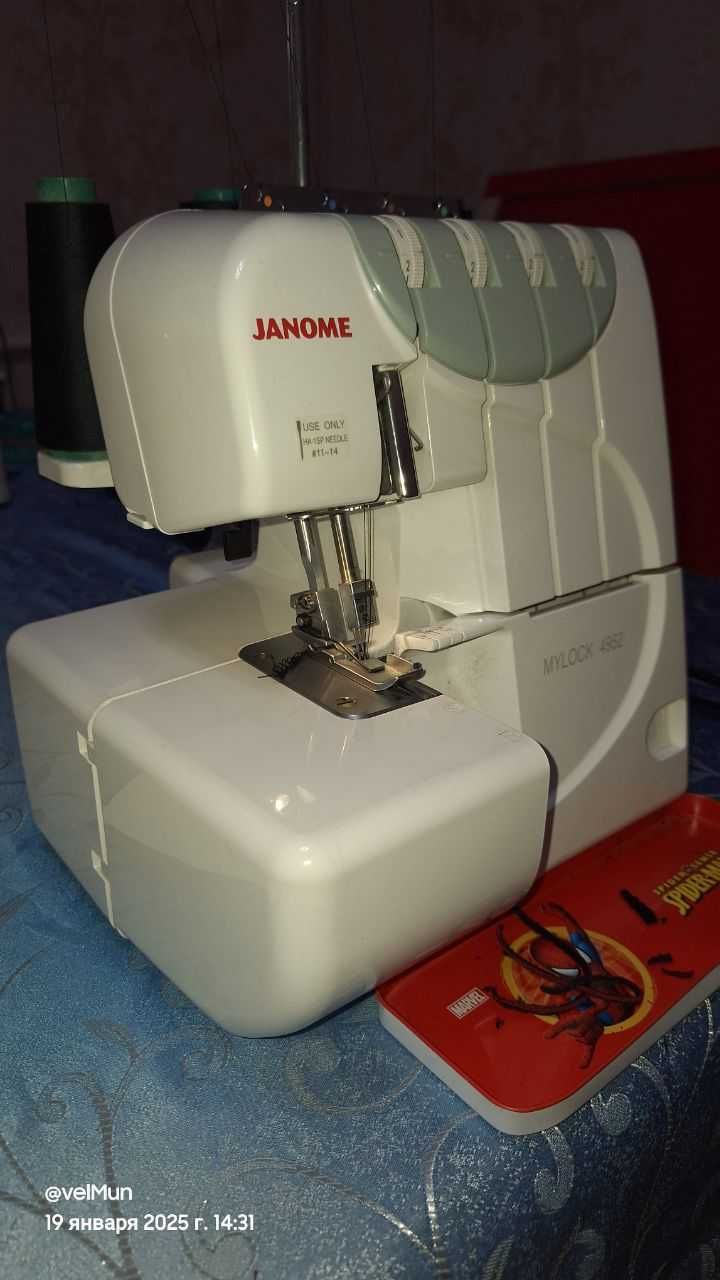 Срочно продам оверлок Janome, недорого