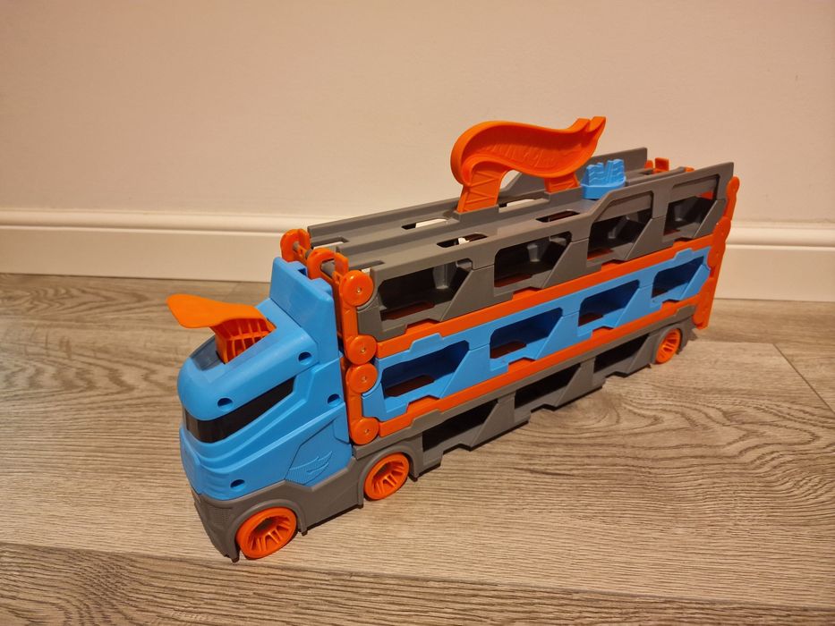 Hot wheels camion Mega transport 2 in 1