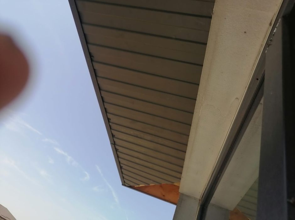 Reparații De Urgență Acoperișuri/ Sistem Pluvial/ Vopsire/ Izolații