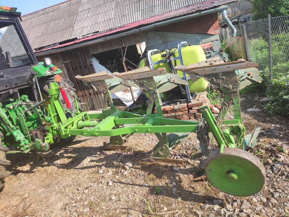 Vând masina cu 3 roti