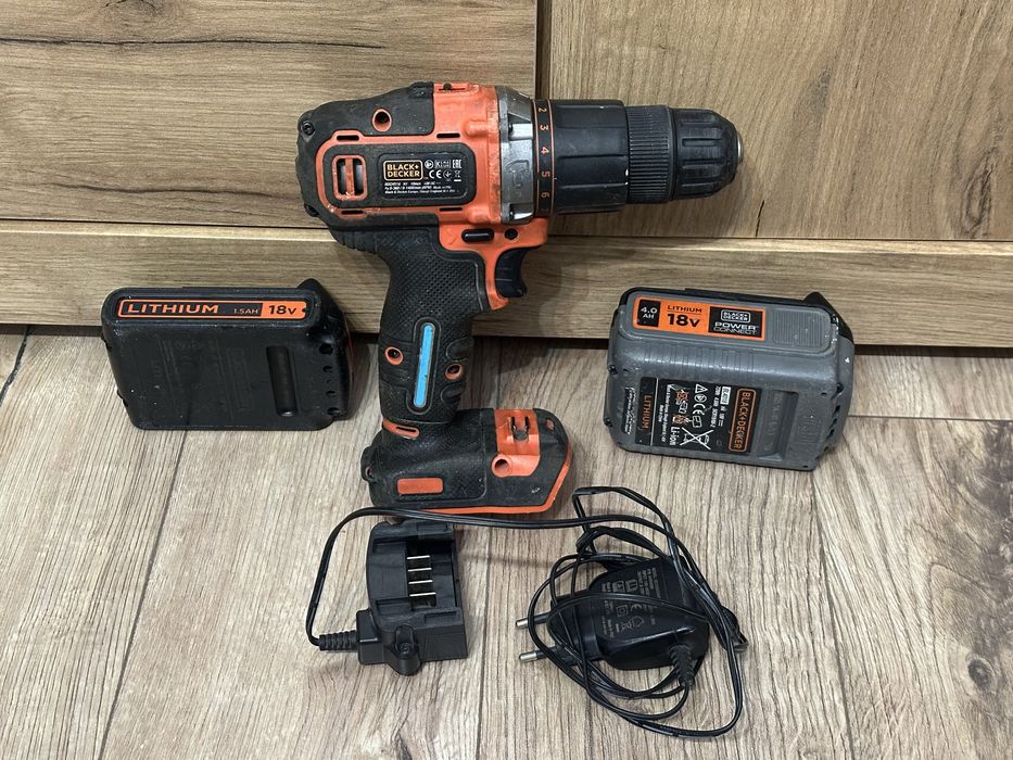 Masina de gaurit si insurubat cu percutie pe acumulator Balck&Decker