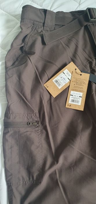 Pantaloni drumeții, material usor