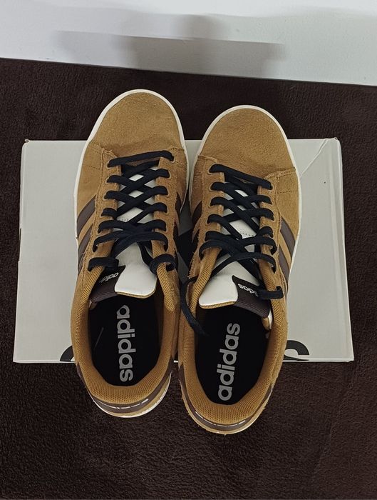 ADIDAS nou (negociabil)