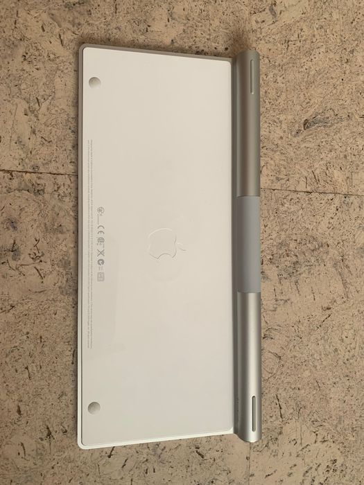 Оригинална Apple клавиатура с батерии