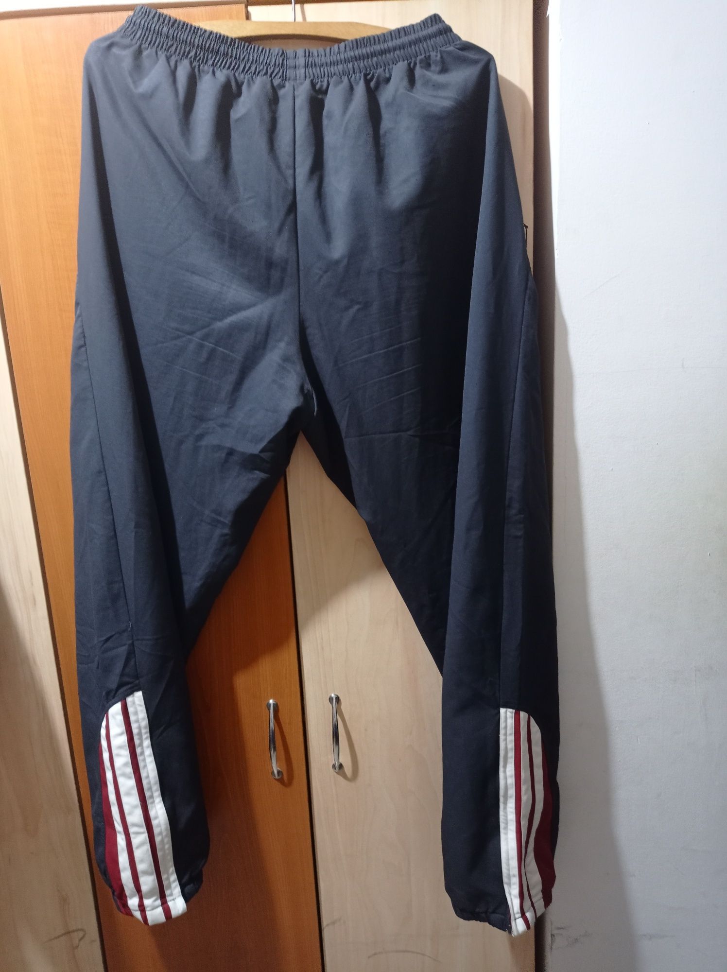 Vând pantaloni Adidas originali Bayern Munchen XL