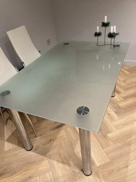 Стъклена маса трапезна