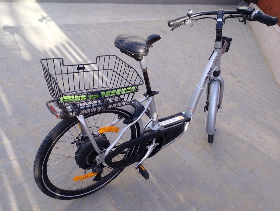 Vând bicicletă electrică.