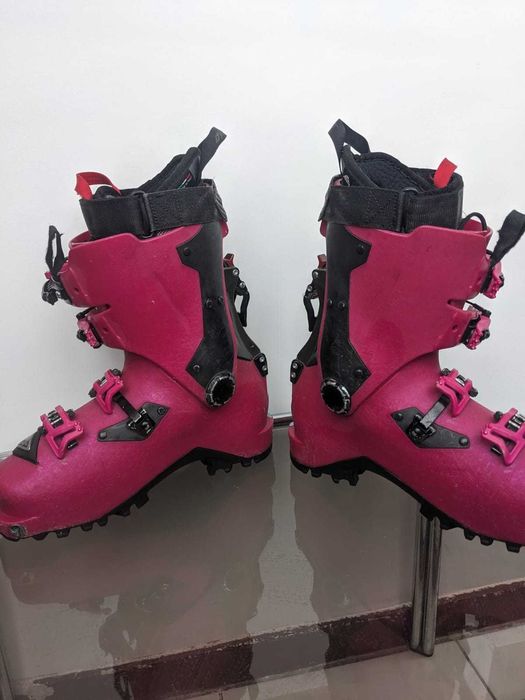 Clapari schi tura femeie Dynafit