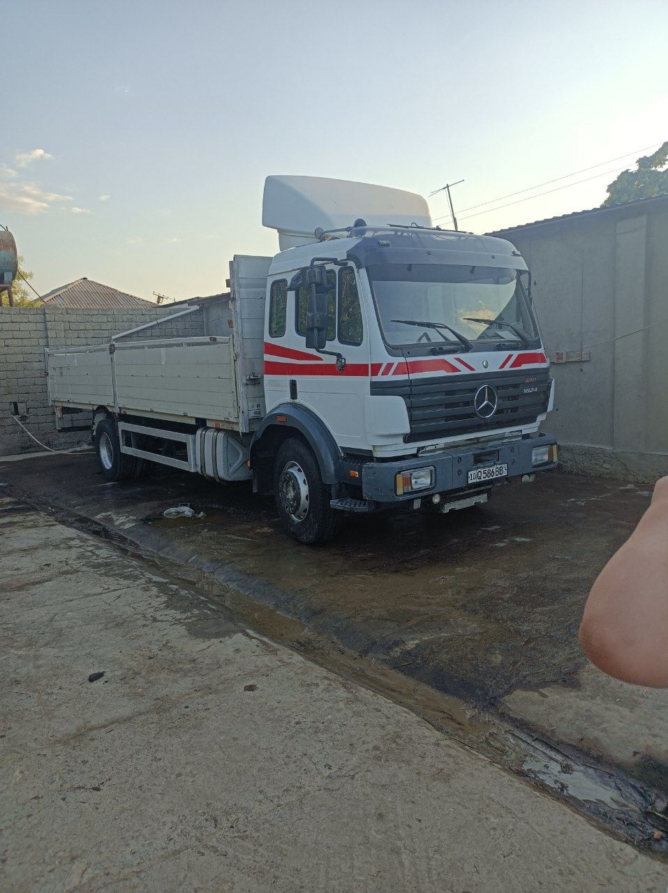 Mersades benz 1824 moshina