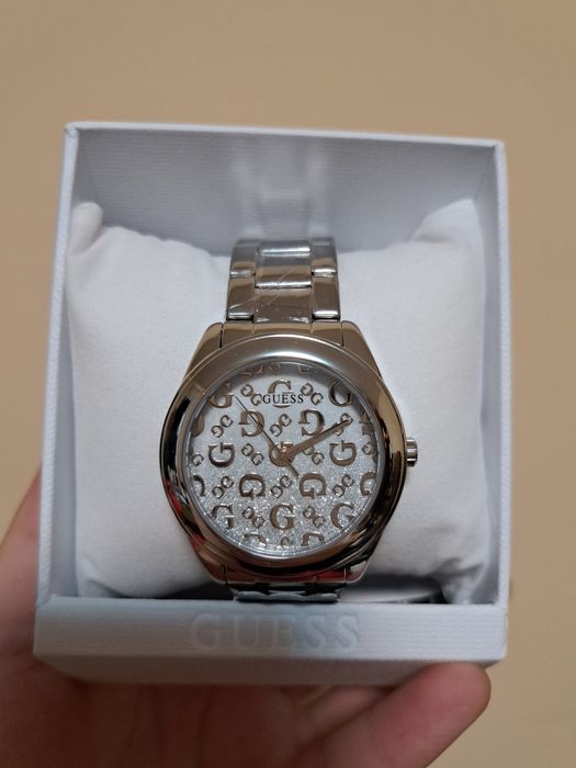 Нов часовник Guess