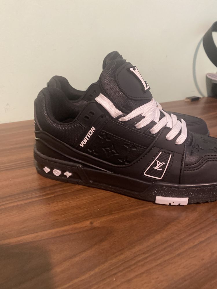 Vând Lv trainer