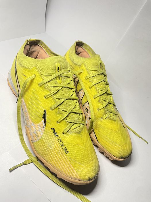 Air Zoom сороконожки желтые