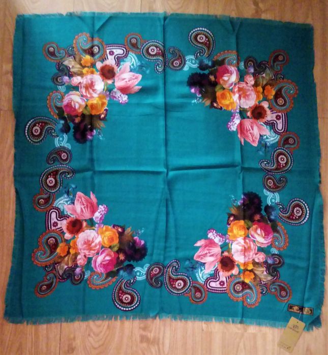 Платок Loss Rolee 90 x 90 см, новый с биркой в упаковке