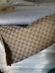Vand material Gucci si Louis Vuitton