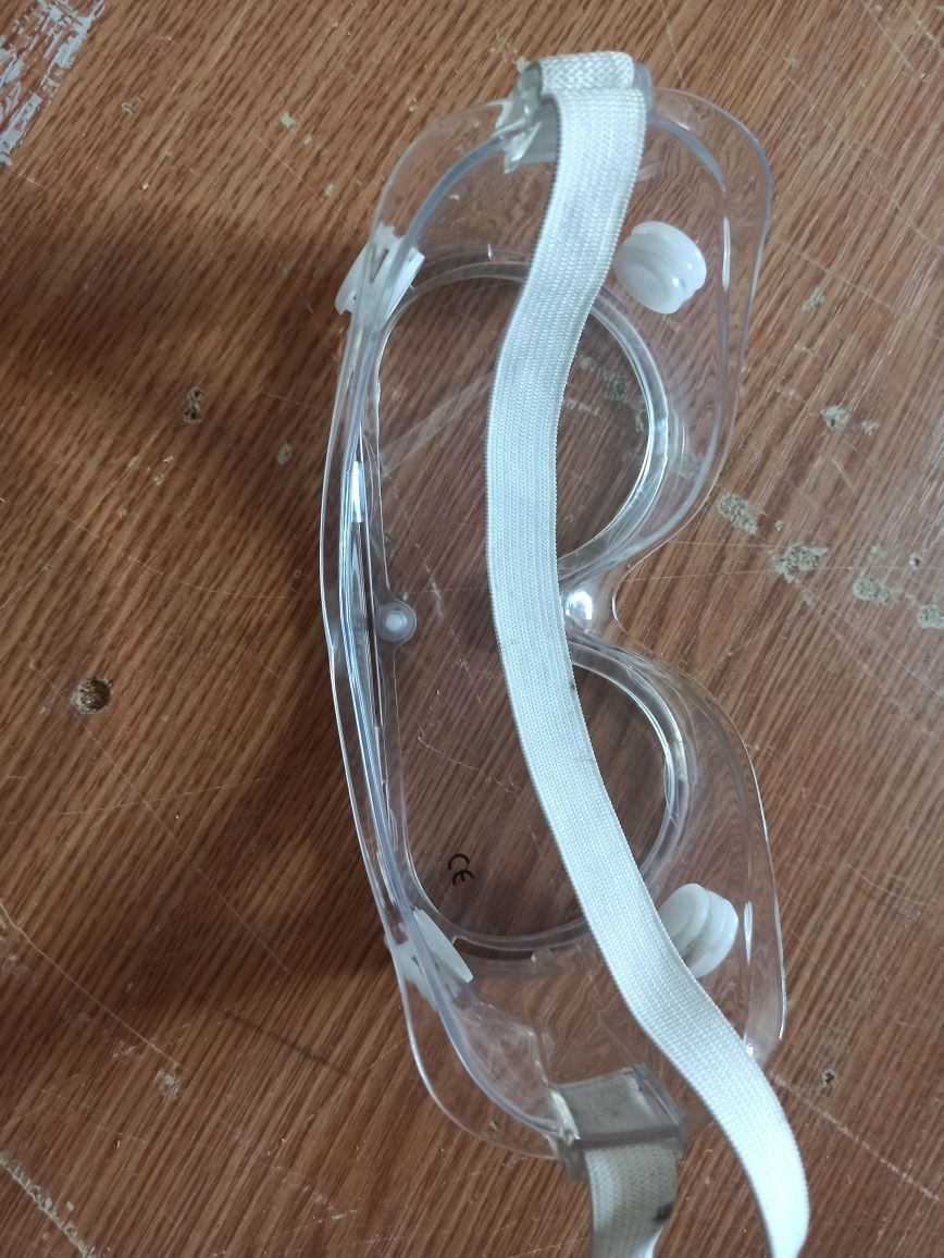 Ochelari plastic transparenti constructii amenajari