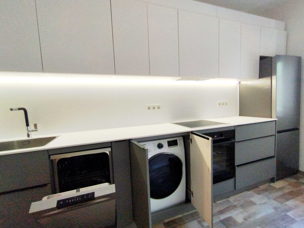 Продава се Двустаен апартамент в Перник, Център - 64 кв.м за 2030 €/кв.м - Снимка #6