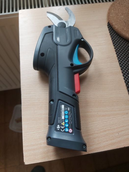 Foarfecă  cu acumulator și încărcător 7,2 V