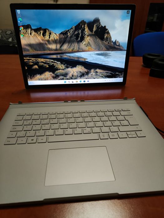 Microsoft Surface Book 2