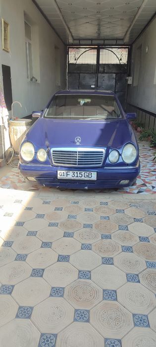 Mercedes Benz sotiladi