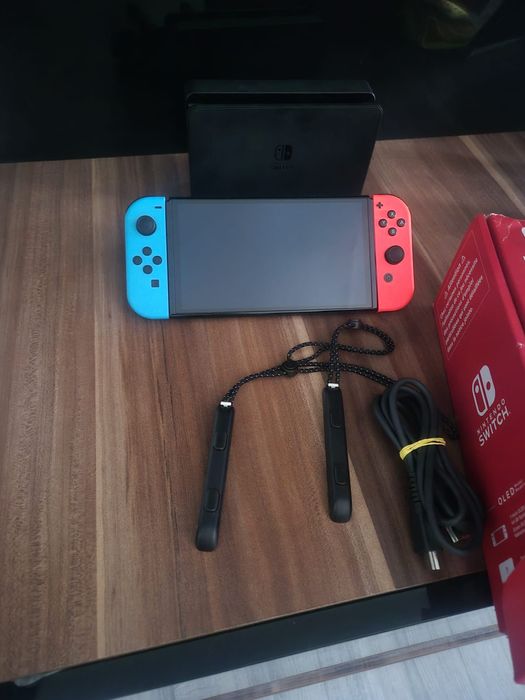 Vând Nintendo switch oled