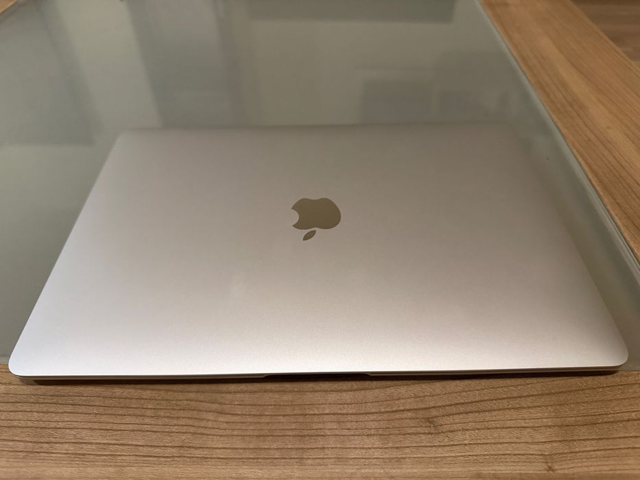 Macbook Air M1 2020 - 750лв
