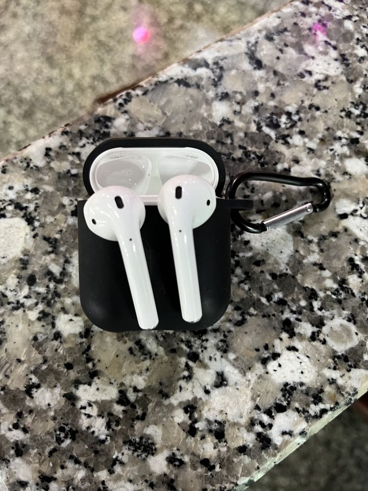 Airpods 1 поколения