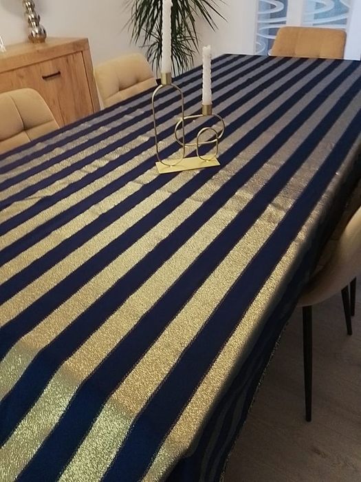 Fata de masa bleumarin cu auriu