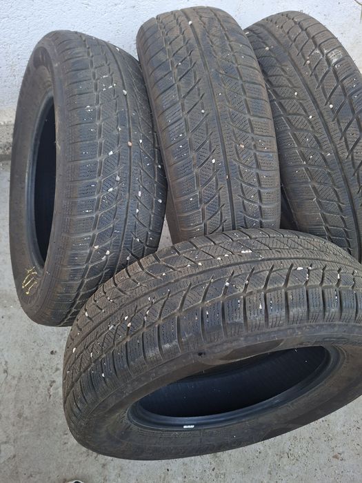 Vând 4 anvelope iarnă