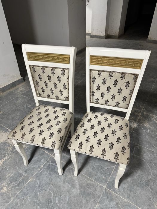 Стулья для гостиной, кухня в хорошем состоянии