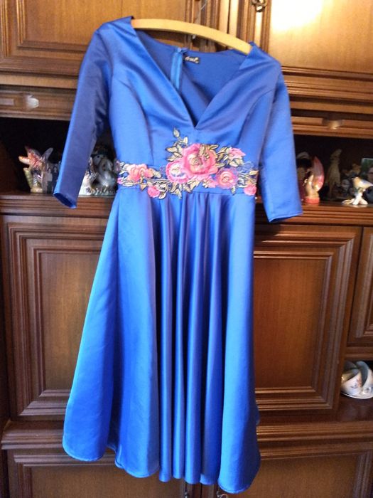 Vând rochie modernă