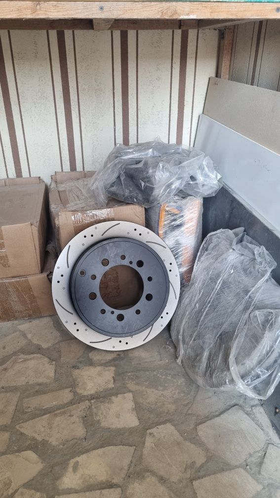 Опорные диски и тормозные колотки