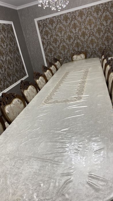 Стол со стульями