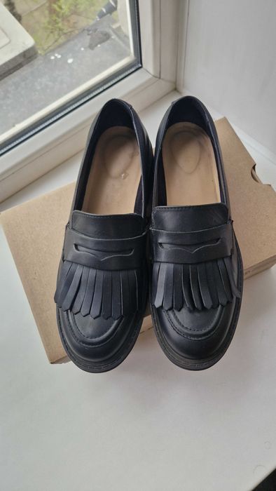 Продам кожаные лоферы CLARCS