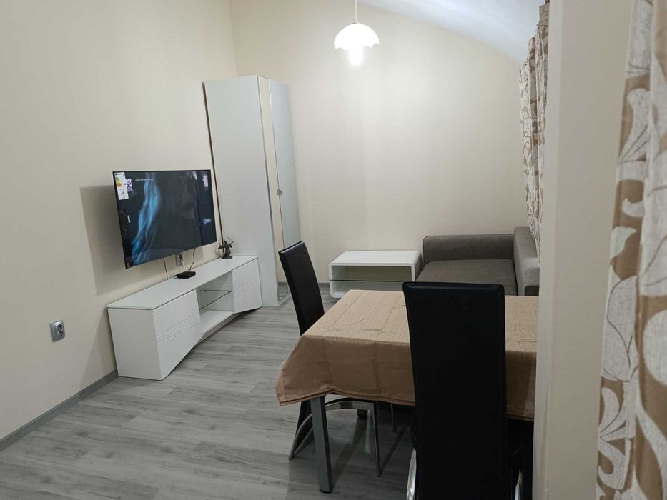 Дава се под наем Двустаен апартамент в Бургас, Център - 65 кв.м за 600 € - Снимка #2