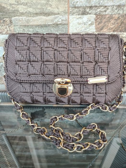 Ръчно шити златни чанти