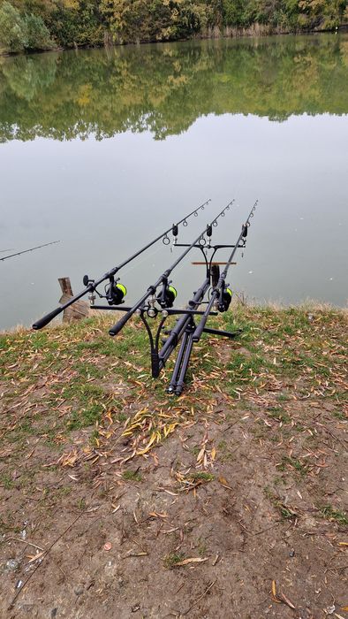 Lanseta Okuma Custom Black, 3.90m, 3.5lbs, 2 tronsoane