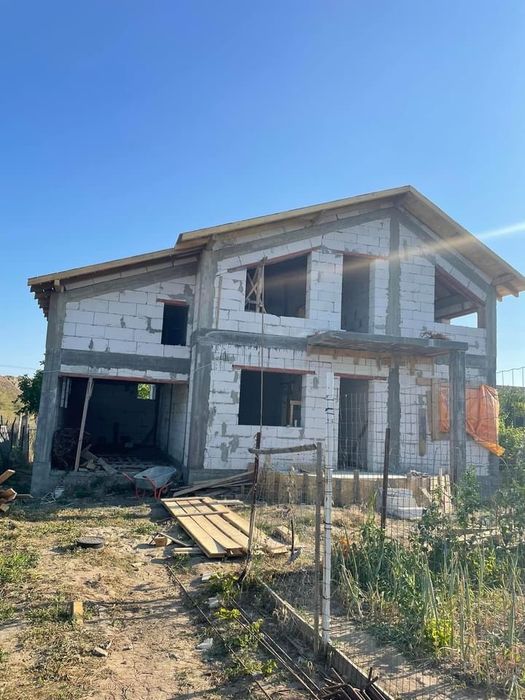 Mester  constructor de case .