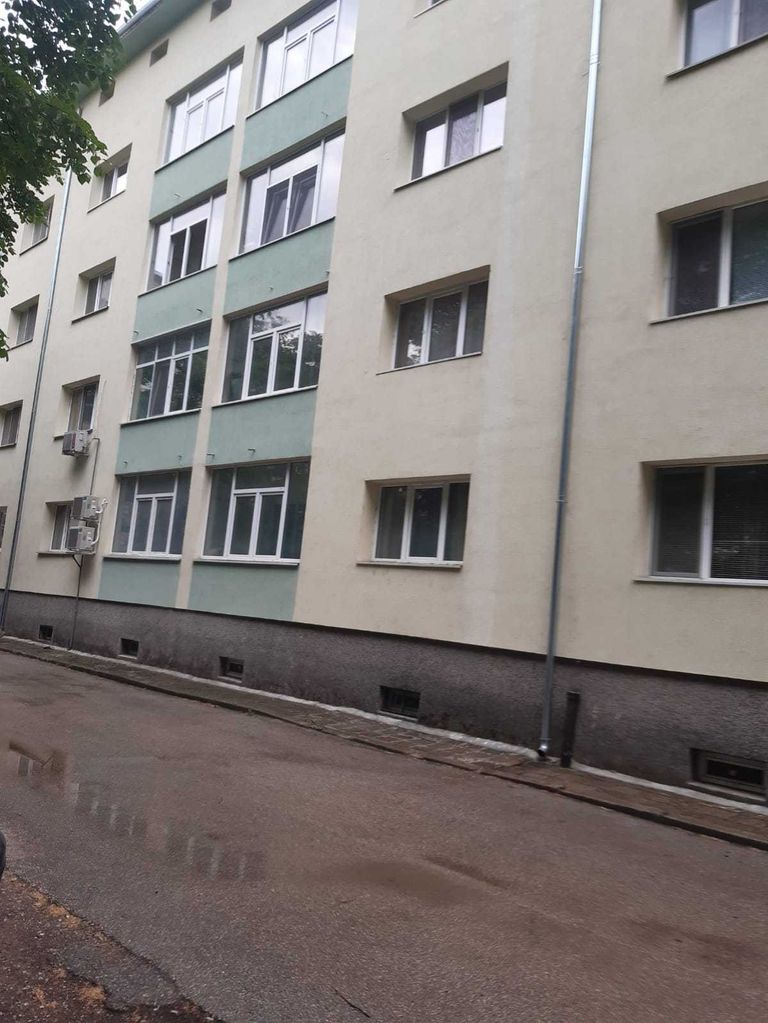 Продава се Четиристаен апартамент в Силистра, в.з. Юг - 130 кв.м за 593 €/кв.м - Снимка #3
