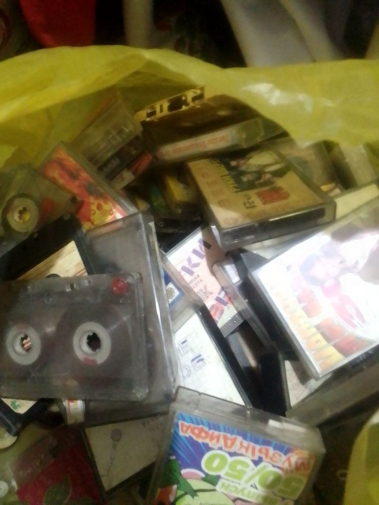 Видео и аудио .диски кассеты .