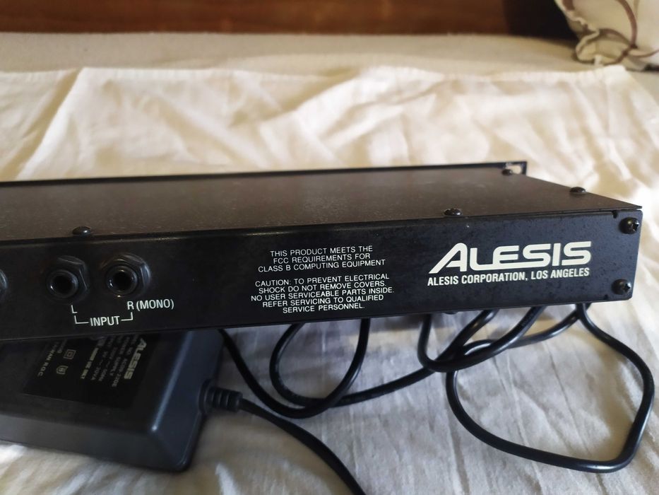 Продавам "Alessis quadraverb 4"