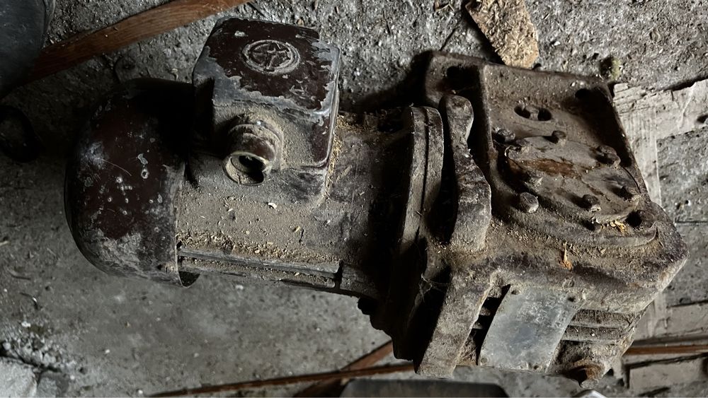 Motor trifazic cu reductor