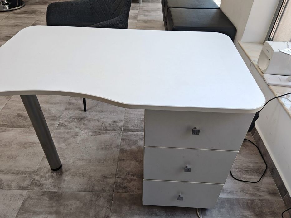 Cautam Nail Artist, Make-up Artist, Frizer