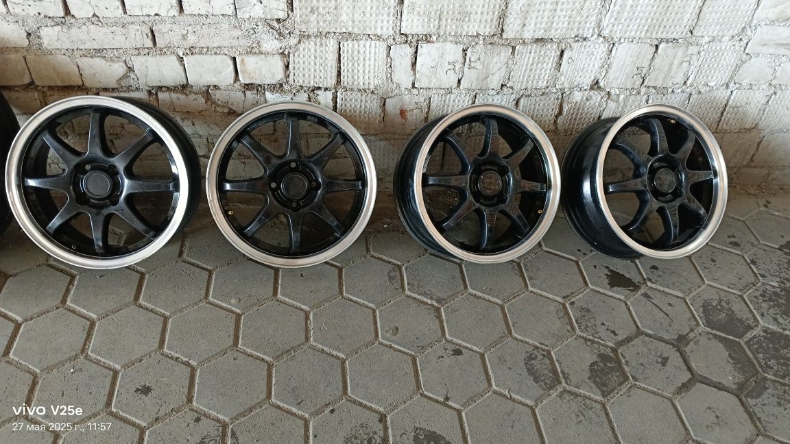 Продам 4шт диски на  15   и 2шт шины 185/65 R15 б/у