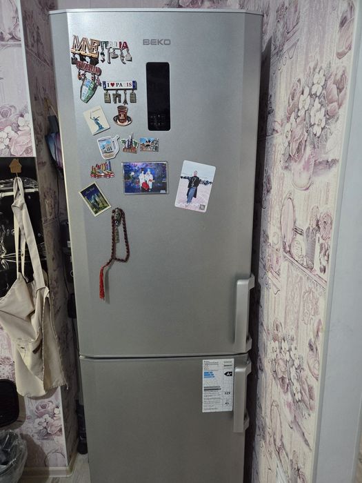 Продам холодильник НА ЗАПЧАСТИ