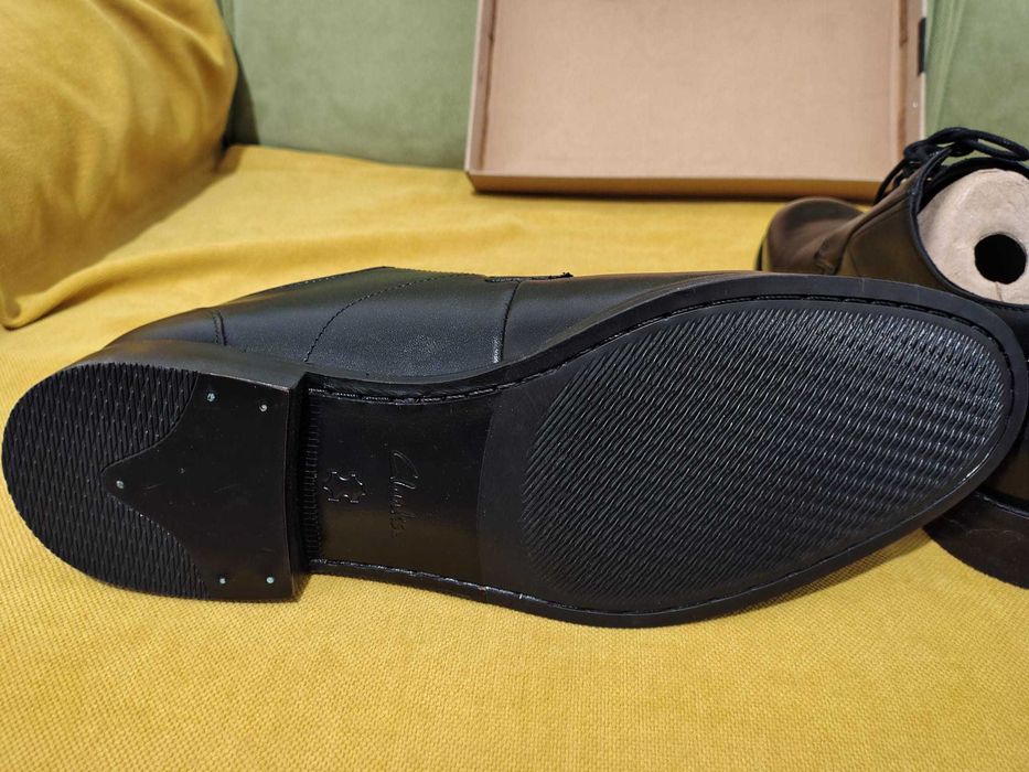 Pantofi piele negri Clarks, marimea 43